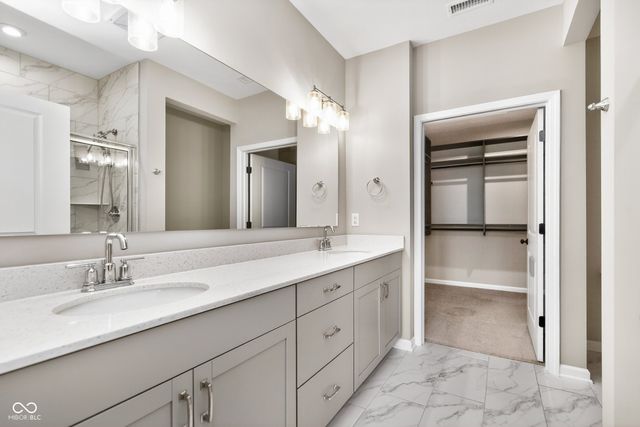 811 Stone Trace Court, Avon, IN 46123