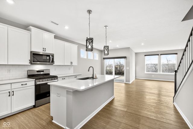 811 Stone Trace Court, Avon, IN 46123