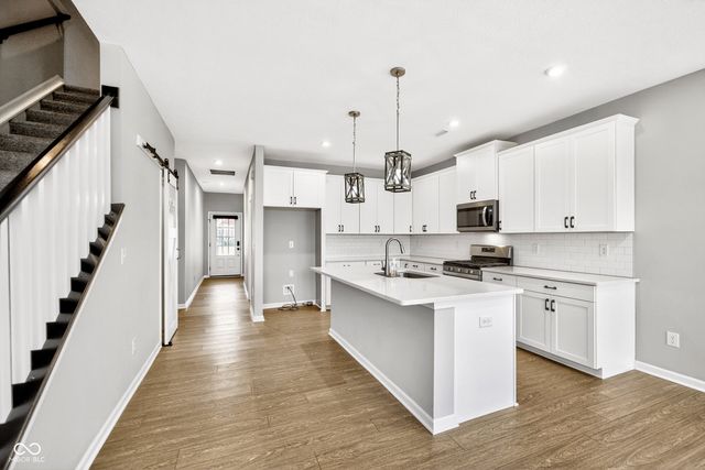 811 Stone Trace Court, Avon, IN 46123