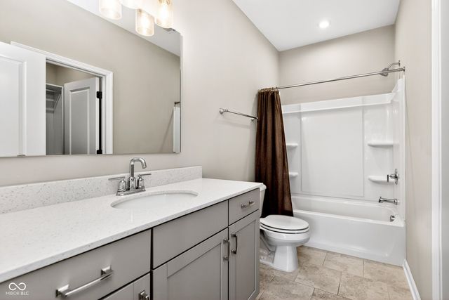 811 Stone Trace Court, Avon, IN 46123