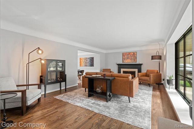 840 S Oxford Road, Grosse Pointe Woods, MI 48236