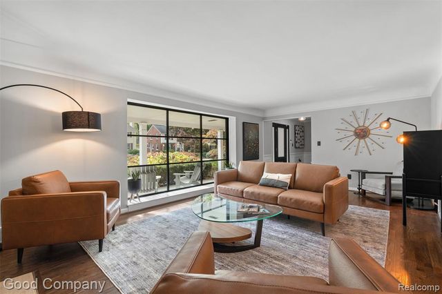 840 S Oxford Road, Grosse Pointe Woods, MI 48236