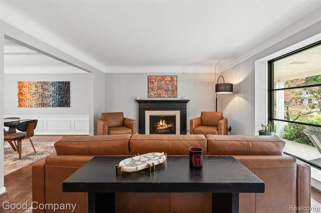 840 S Oxford Road, Grosse Pointe Woods, MI 48236