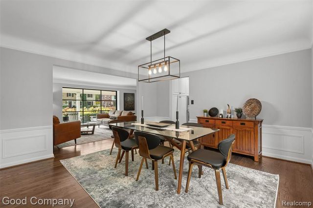 840 S Oxford Road, Grosse Pointe Woods, MI 48236