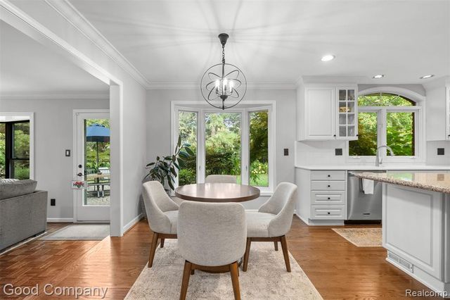 840 S Oxford Road, Grosse Pointe Woods, MI 48236