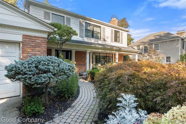 840 S Oxford Road, Grosse Pointe Woods, MI 48236