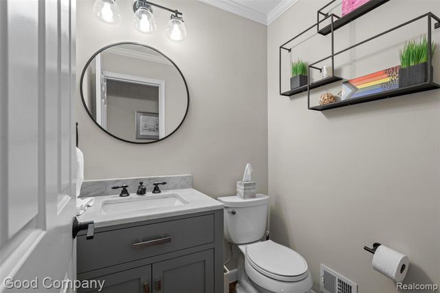 840 S Oxford Road, Grosse Pointe Woods, MI 48236