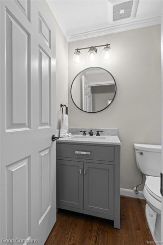 840 S Oxford Road, Grosse Pointe Woods, MI 48236