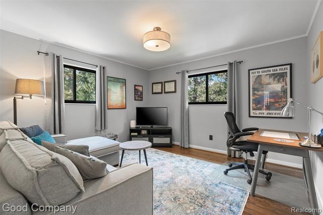 840 S Oxford Road, Grosse Pointe Woods, MI 48236