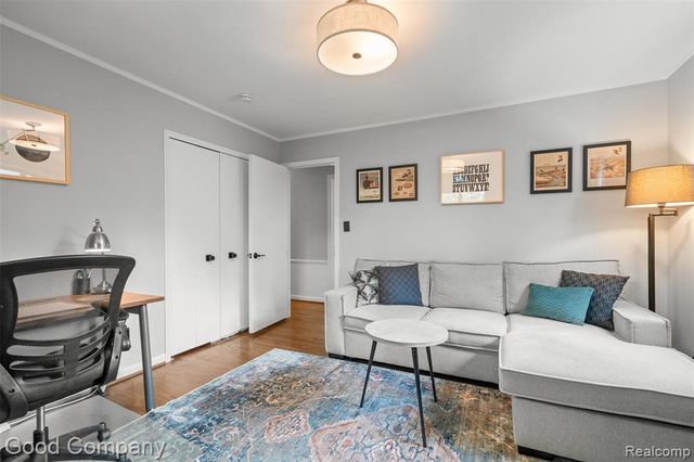 840 S Oxford Road, Grosse Pointe Woods, MI 48236