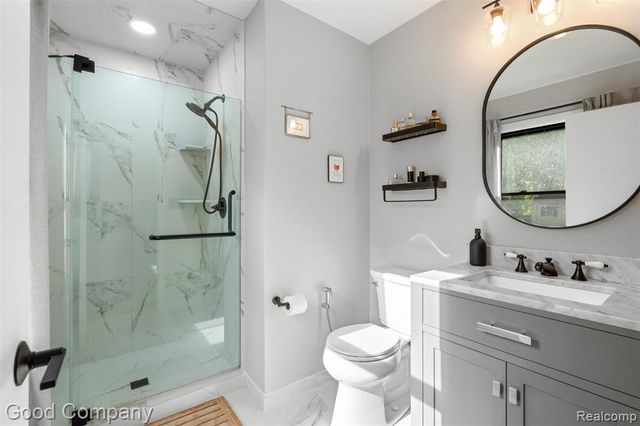 840 S Oxford Road, Grosse Pointe Woods, MI 48236