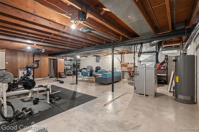 840 S Oxford Road, Grosse Pointe Woods, MI 48236