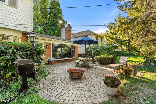 840 S Oxford Road, Grosse Pointe Woods, MI 48236