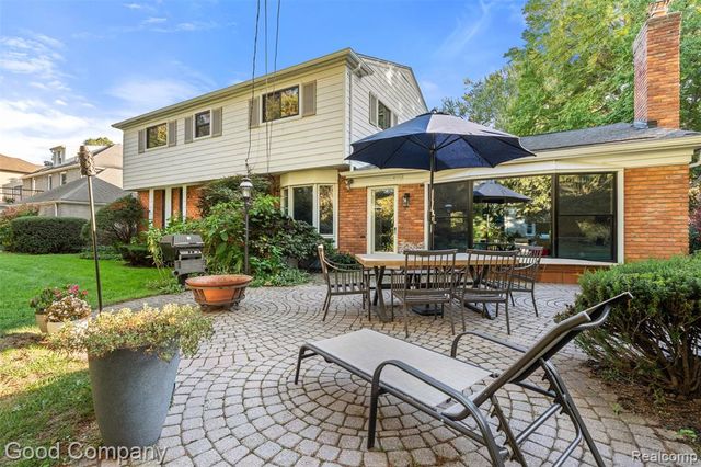 840 S Oxford Road, Grosse Pointe Woods, MI 48236