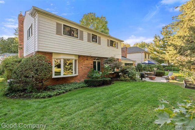 840 S Oxford Road, Grosse Pointe Woods, MI 48236