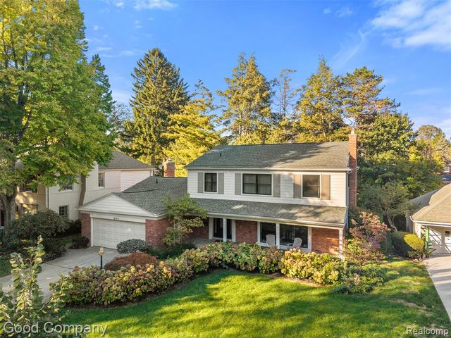 840 S Oxford Road, Grosse Pointe Woods, MI 48236