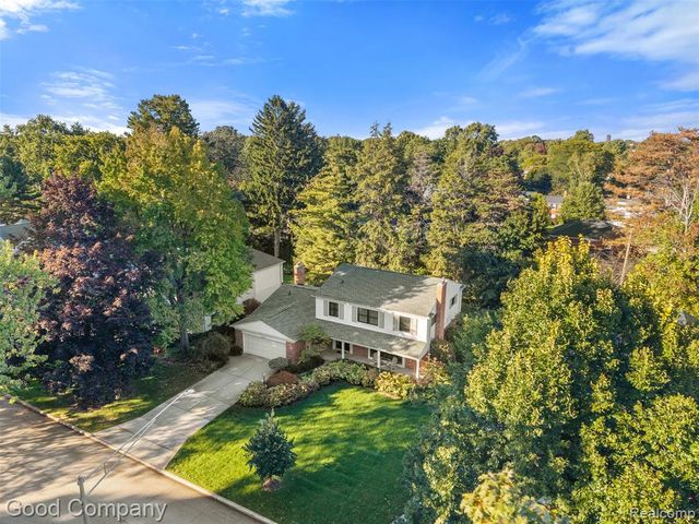 840 S Oxford Road, Grosse Pointe Woods, MI 48236