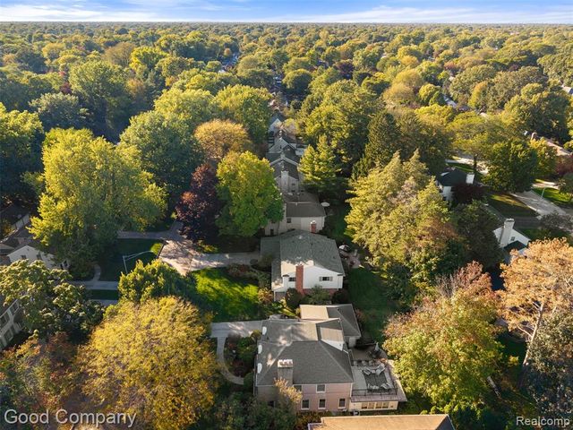840 S Oxford Road, Grosse Pointe Woods, MI 48236