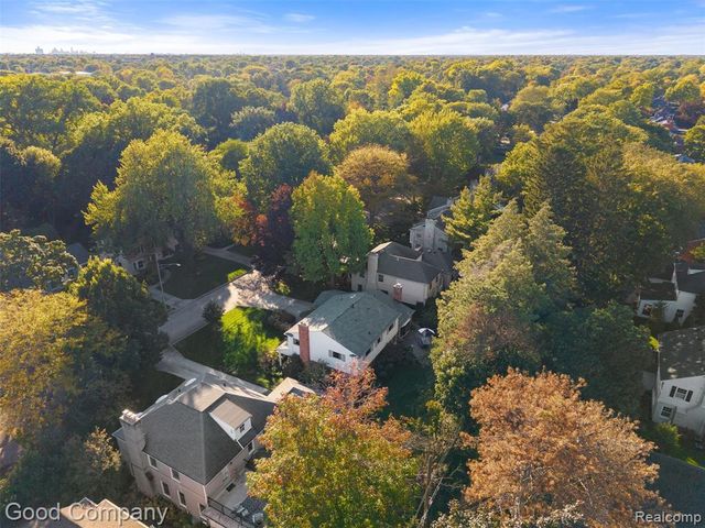 840 S Oxford Road, Grosse Pointe Woods, MI 48236