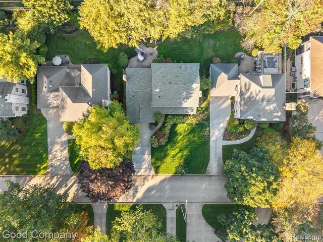 840 S Oxford Road, Grosse Pointe Woods, MI 48236