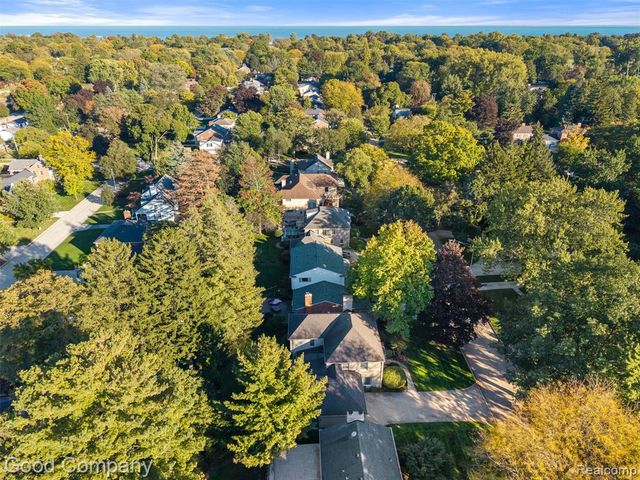 840 S Oxford Road, Grosse Pointe Woods, MI 48236