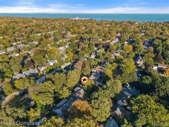 840 S Oxford Road, Grosse Pointe Woods, MI 48236