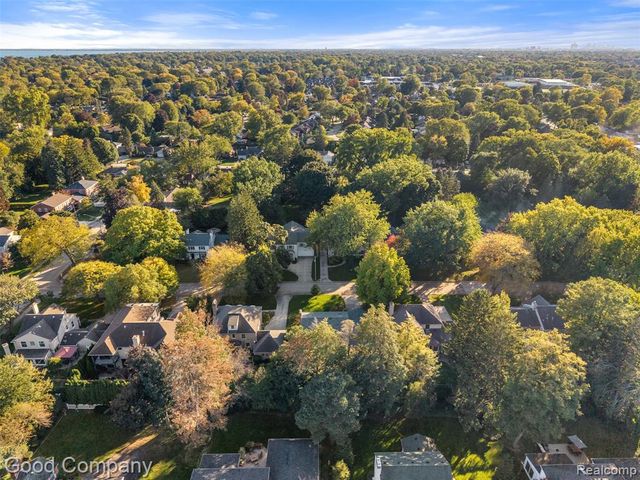 840 S Oxford Road, Grosse Pointe Woods, MI 48236