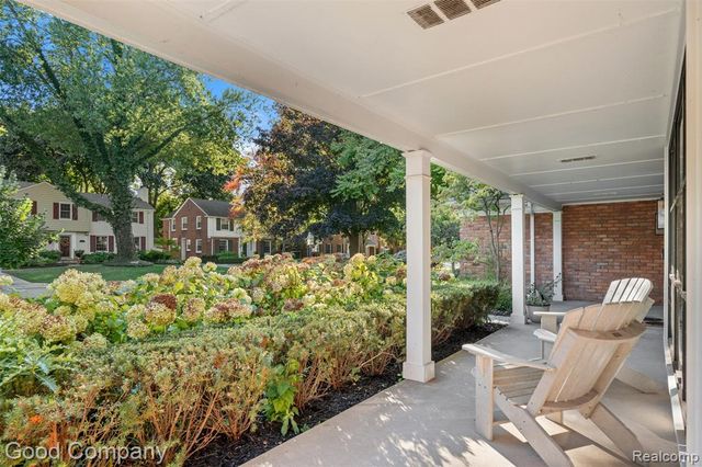 840 S Oxford Road, Grosse Pointe Woods, MI 48236