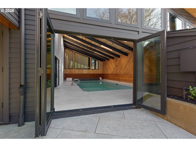 17763 Kelok Rd, Lake Oswego, OR 97034