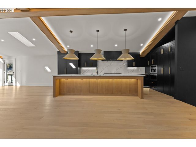 17763 Kelok Rd, Lake Oswego, OR 97034