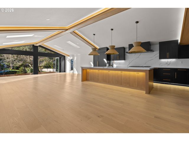 17763 Kelok Rd, Lake Oswego, OR 97034