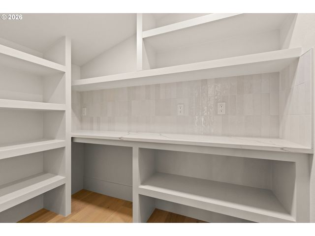 17763 Kelok Rd, Lake Oswego, OR 97034