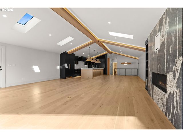 17763 Kelok Rd, Lake Oswego, OR 97034