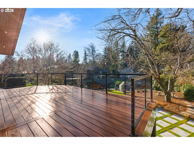 17763 Kelok Rd, Lake Oswego, OR 97034