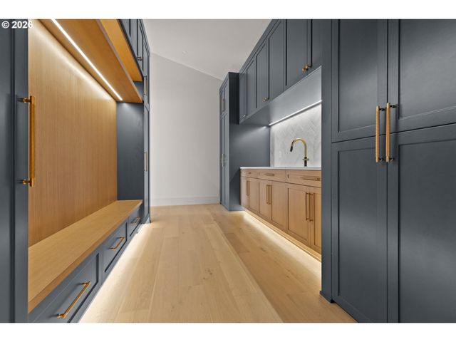 17763 Kelok Rd, Lake Oswego, OR 97034