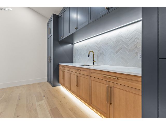 17763 Kelok Rd, Lake Oswego, OR 97034