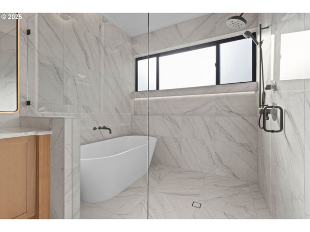 17763 Kelok Rd, Lake Oswego, OR 97034