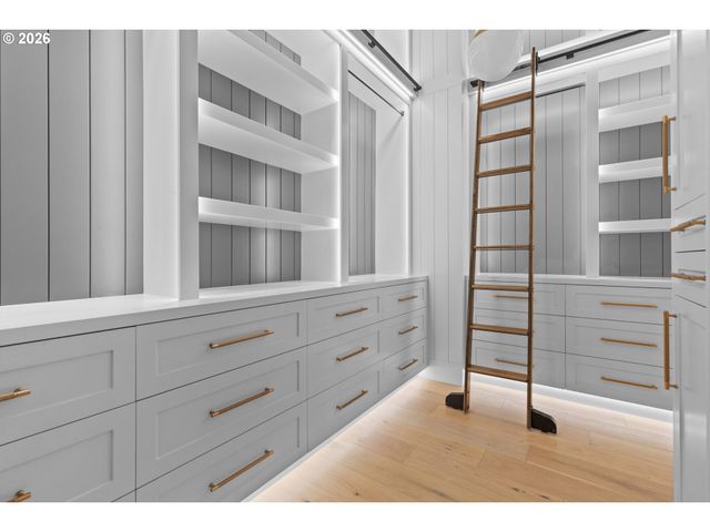 17763 Kelok Rd, Lake Oswego, OR 97034