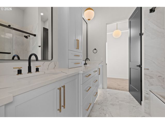 17763 Kelok Rd, Lake Oswego, OR 97034