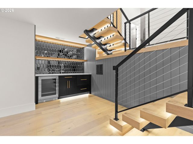 17763 Kelok Rd, Lake Oswego, OR 97034