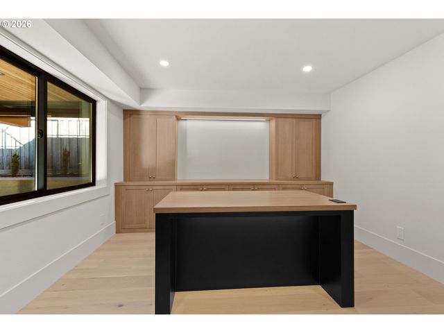 17763 Kelok Rd, Lake Oswego, OR 97034