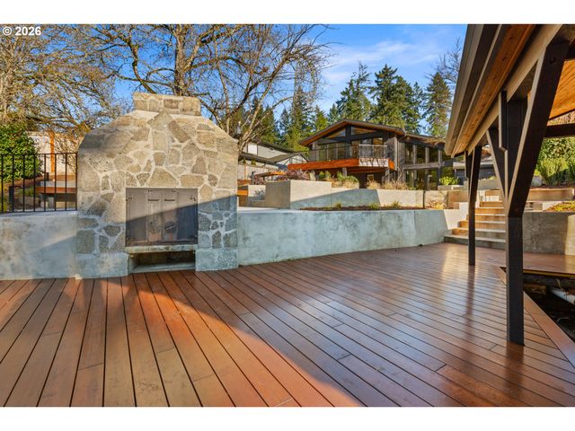 17763 Kelok Rd, Lake Oswego, OR 97034