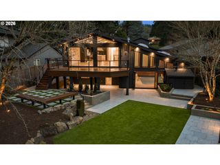 17763 Kelok Rd, Lake Oswego, OR 97034