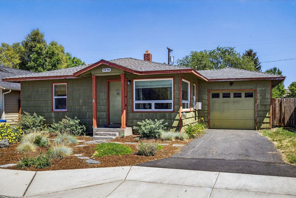 1016 SW 12th Street, Redmond, OR 97756