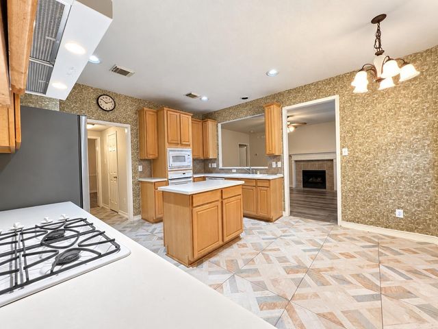 908 Azalea Pointe, League City, TX 77573