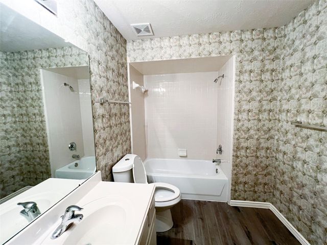 908 Azalea Pointe, League City, TX 77573