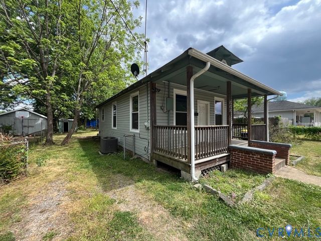 223 S 11th Ave, Hopewell, VA 23860