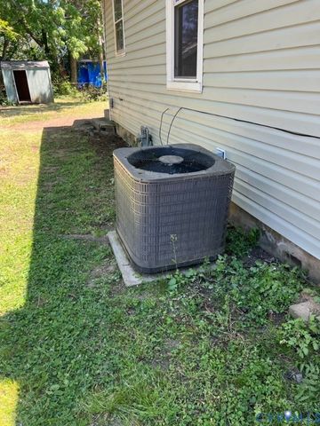 223 S 11th Ave, Hopewell, VA 23860