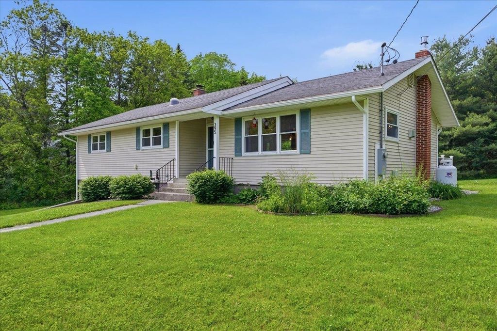 Image 2 of property listing at 395 Barnumville Road, Manchester, VT 05255