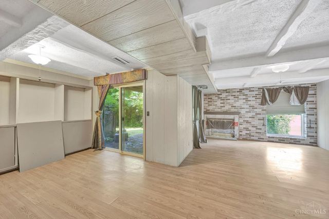 58 Twin Lakes Drive, Fairfield, OH 45014